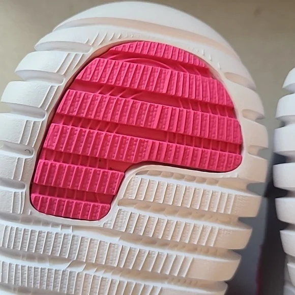 NEW BALANCE GIRLS PINK AND GRAY SIGNATURE ATHLETIC SHOES SIZE 7 - Picture 7 of 12